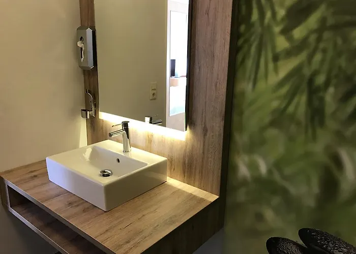 8 Im Haus Huehnergott